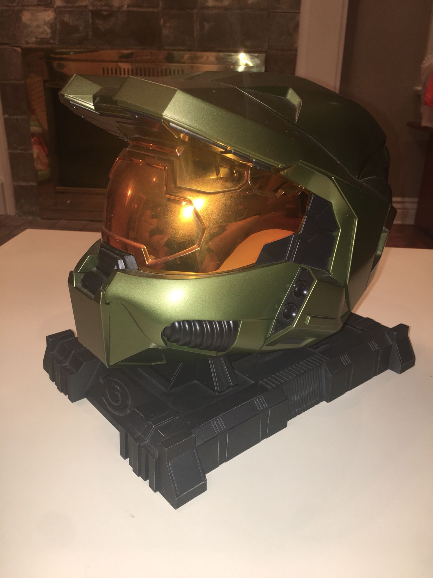 Halo 3 Legendary Edition Master Chief Helmet Display (game not included ...