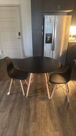 Table 4 chairs