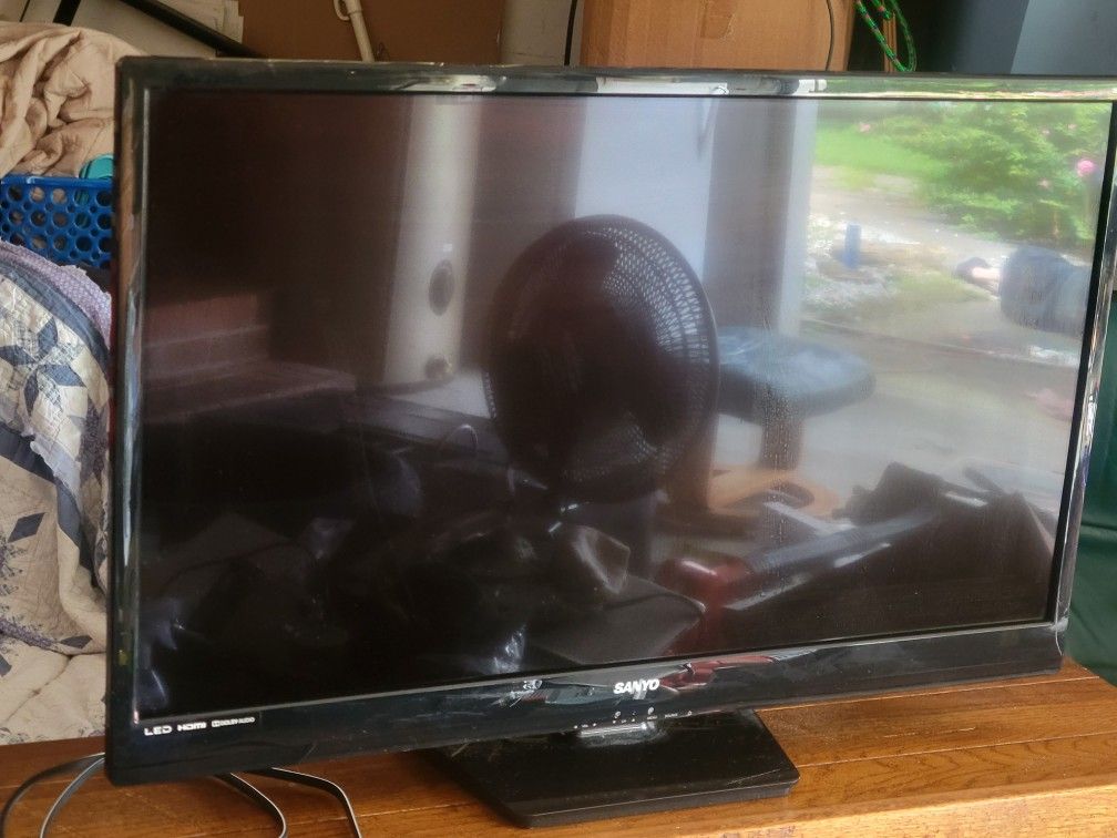 Sanyo 32" LED TV