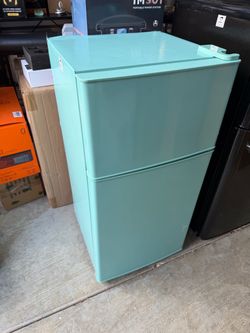 New 3.2 cuft fridge and freezer