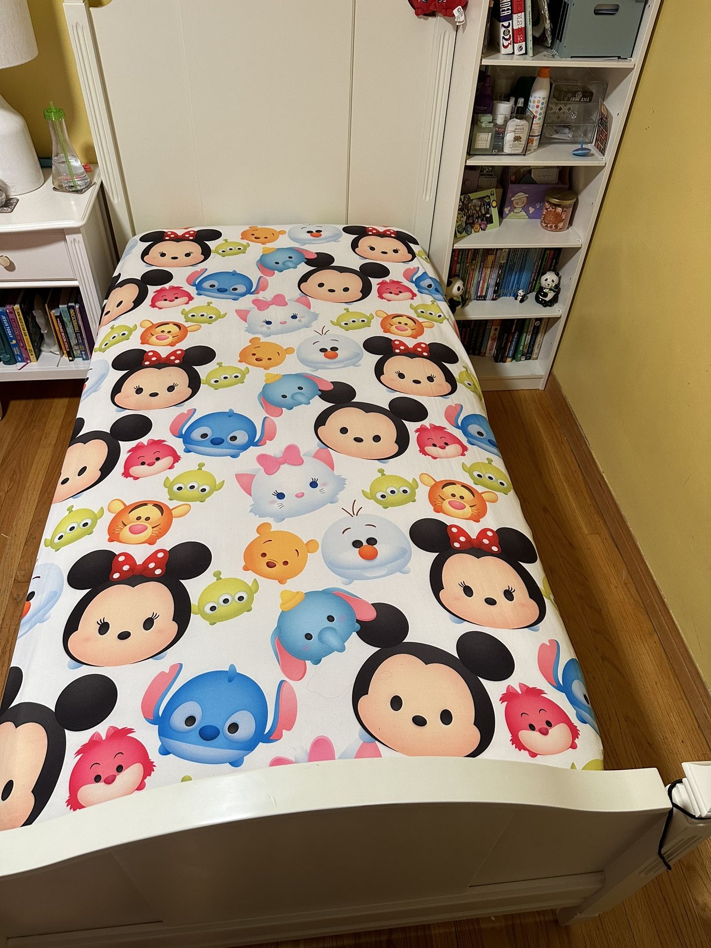 Disney “Tsum Tsum” Girls Reversible Twin Comforter and Twin Sheet