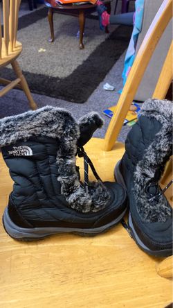 Girl size 2 boots black and gray