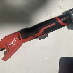 Milwaukee M12 Pipe Cutter 