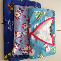 3 XL scrubs tops Christmas 🎄