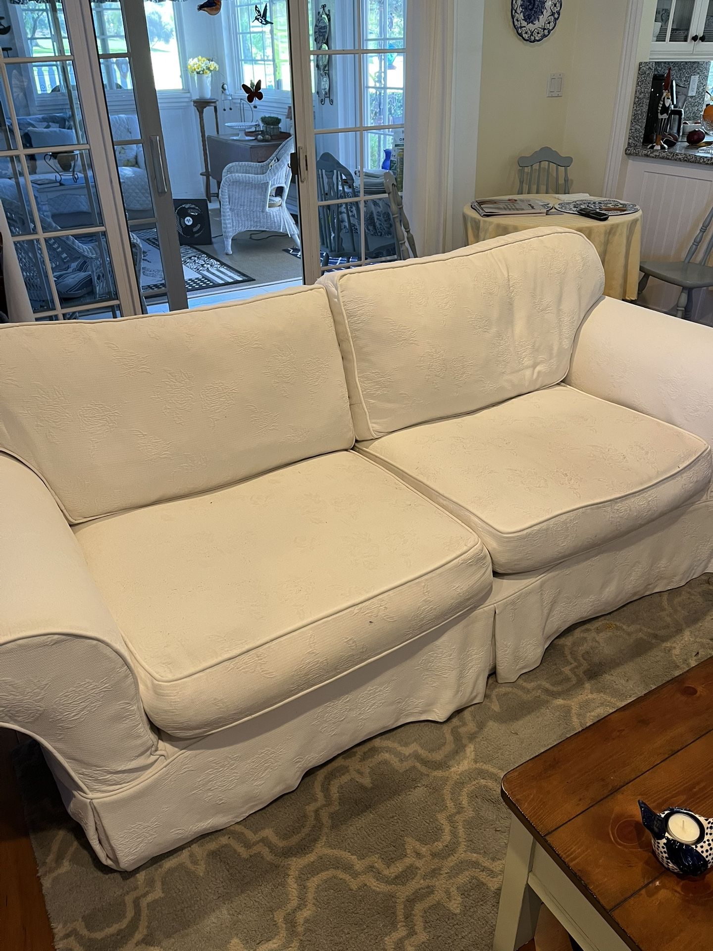 Loveseat / Sofa 