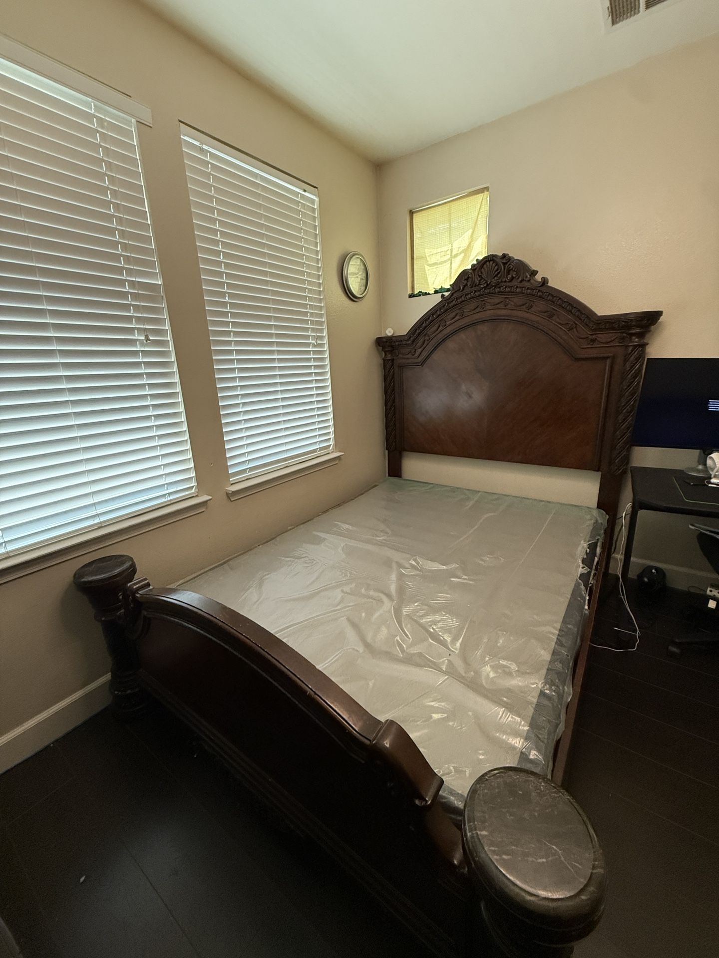 (NEED GONE ASAP) ‼️3 Pack Set | Queen Bed, Bedside Dresser, Tv Dresser