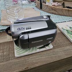 Panasonic SDR-H40 1/6" CCD 40GB Hard Disk Drive  SD Hybrid Camcorde Works Excellent Comes With Battery and Charger