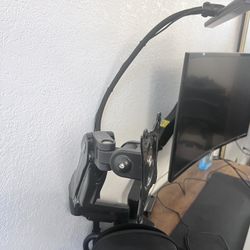 Black 28 Inch Monitor 