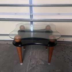 Beautiful living room corner table with glass for sale.