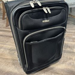 Carry-on Style Rolling Suitcase