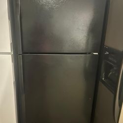 Kenmore Top-Freezer Refrigerator 