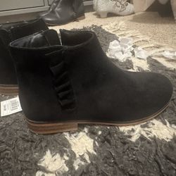 Cat & jack Black Suede Ruffle Booties Size 2