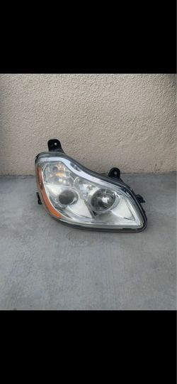 Peterbuilt 579 headlight