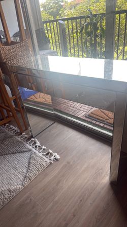 Mirrored vanity