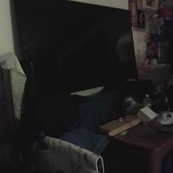 75" Vizio Tv. With Remote 