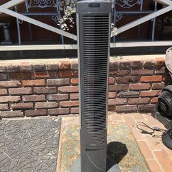 Like New Seville Classics Tower Fan With Remote Control 44” Height 