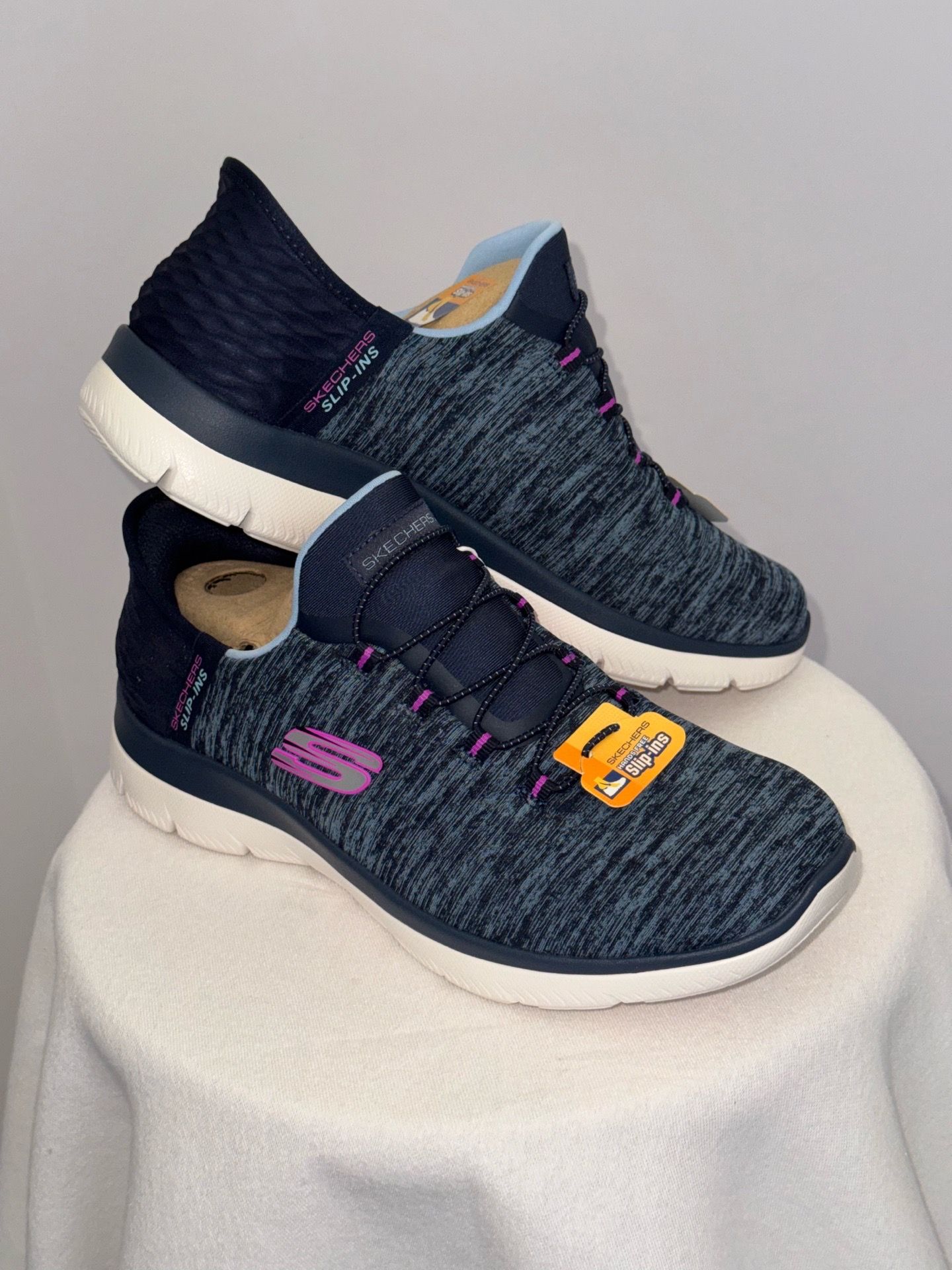 Sketchers Size 8.5 New in Box w/ Tags