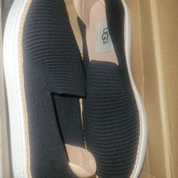 New UGG  Sz 6.5
