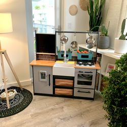 KidKraft Play Kitchen - Light, Sounds & Accessories 