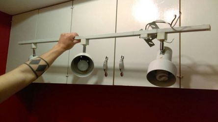 Ceiling light fixture