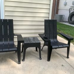 Two Chear And Smol Teybol Wery Hood For Patio Or Yard Sat 80$