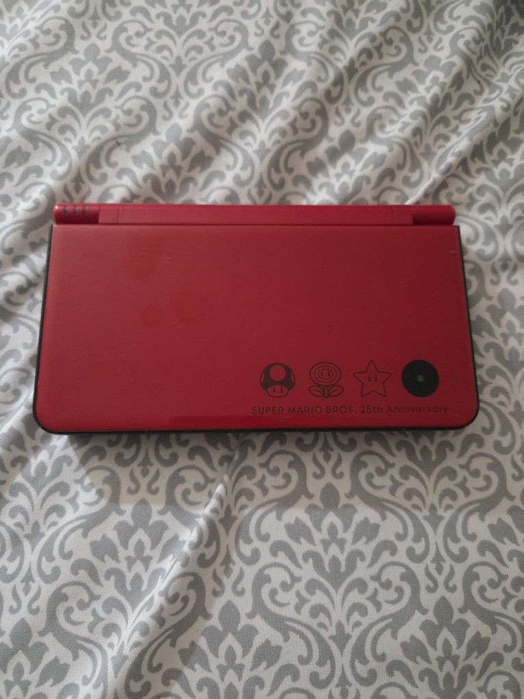 Nintendo DS XL Super Mario Anniversary Edition