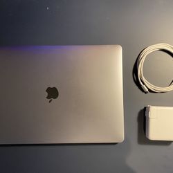 MacBook Pro 15.4” - Touch Bar - 2.9ghz Quad Core - 512 Flash SSD - 16GB Ram - 4GB Video RAM Radeon Pro 460 - Mint