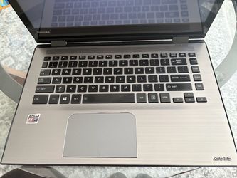 Toshiba 2 in 1 laptop tablet