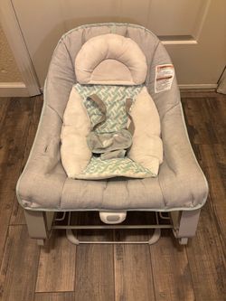 Vibrating baby rocker
