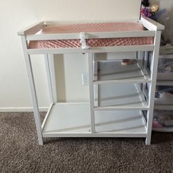 Changing table with pad