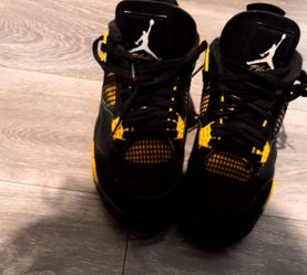 Retro Jordan 4 Yellow Thunder Men’s 8.5 GOOD DEAL