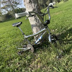 GT PERFORMER 20” FREESTYLE BMX   MID SHOOL