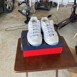 Reebok Question Low( White) 8.5 