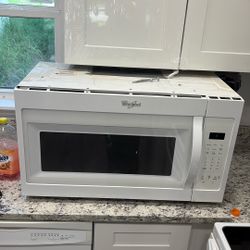 Whirlpool 2-Speed Fan 1.7-cu ft Over-the-Range Microwave (White )