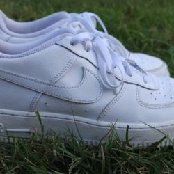 Youth NIKE AIR FORCE 1 Size 7Y