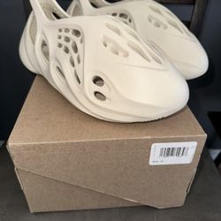 Foam Runner Sand Sz 11