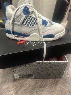 Jordan 4. Size 5.5 grade school