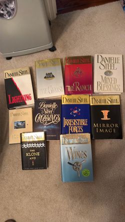 Danielle Steel Hardback books $3