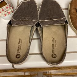 Brand New Gecko Man Flats