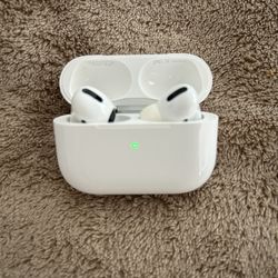 AirPods Pro with Charging Case – Great Condition