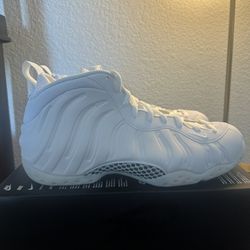 Nike Air Foamposite One Triple White - 10.5M