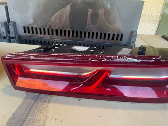 OEM 2016-2018 Chevrolet Camaro Tail Light Assembly - UNTESTED / Read Description