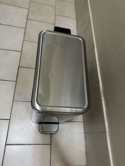 Small Trash can 