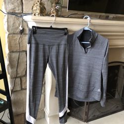 Reebok Ladies 2 Piece Outfit Size Small