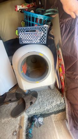 Self-Cleaning Cat Litter Box