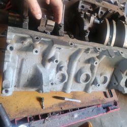 4.6 Non Pi Shortblock LOW MILES!!!