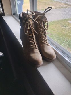 Guess boots