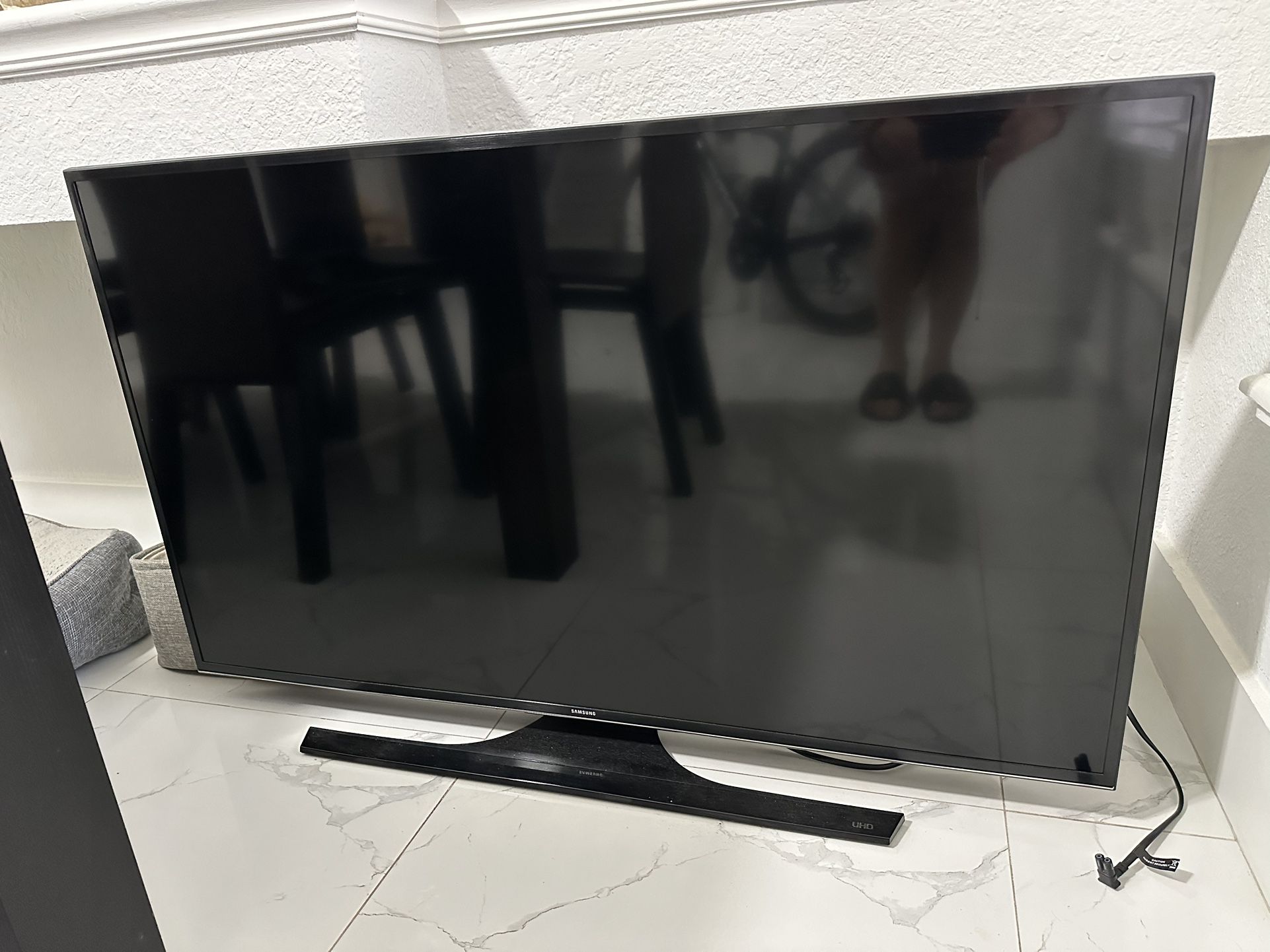 Samsung Smart TV HDTV 50 Inches Like New