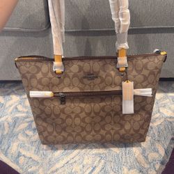 Coach SIG Gallery Tote 