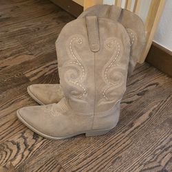 Women's Boots (Size 10)
